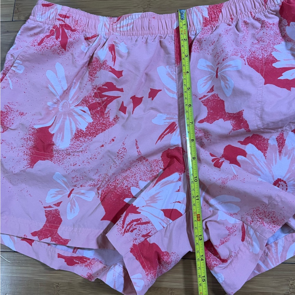 Columbia Sandy River 100% Nylon Athletic Shorts in Coral Floral 5” Inseam - Picture 14 of 15